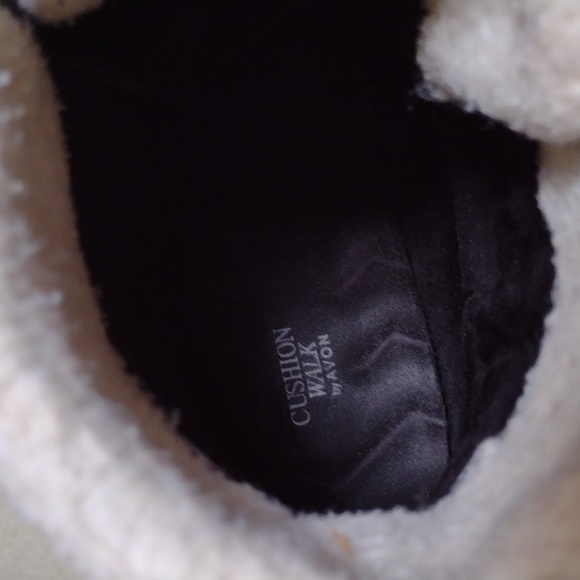 Boots - Picture 4 of 8